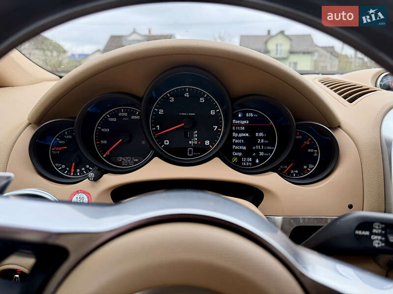 Внедорожник / Кроссовер Porsche Cayenne 2015 в Бродах