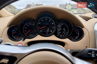Внедорожник / Кроссовер Porsche Cayenne 2015 в 