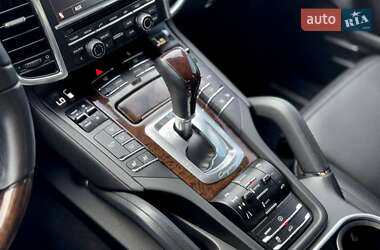 Позашляховик / Кросовер Porsche Cayenne 2012 в 