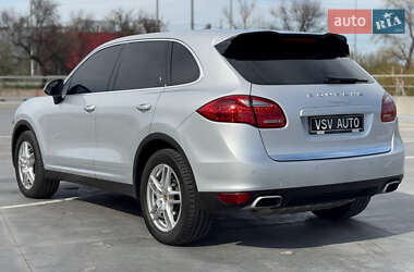 Позашляховик / Кросовер Porsche Cayenne 2012 в 
