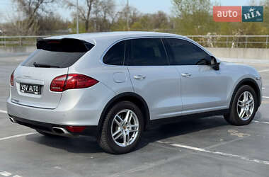 Позашляховик / Кросовер Porsche Cayenne 2012 в 