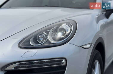 Позашляховик / Кросовер Porsche Cayenne 2012 в 