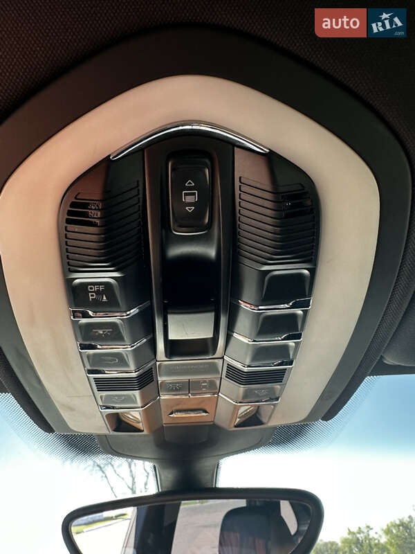 Позашляховик / Кросовер Porsche Cayenne 2010 в Прилуках