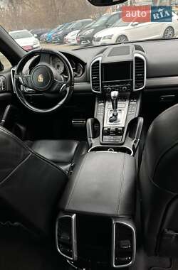 Внедорожник / Кроссовер Porsche Cayenne 2011 в 