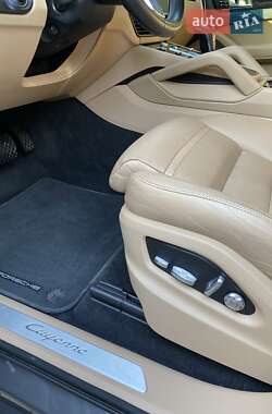 Внедорожник / Кроссовер Porsche Cayenne 2019 в 