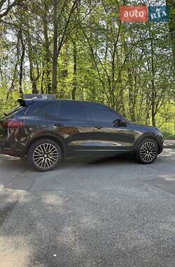 Внедорожник / Кроссовер Porsche Cayenne 2012 в Киеве