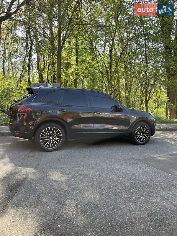 Внедорожник / Кроссовер Porsche Cayenne 2012 в Киеве