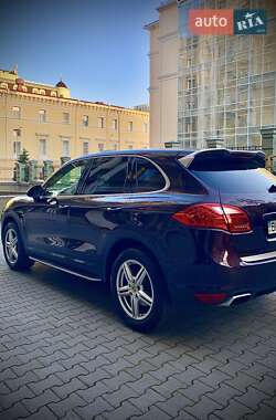Внедорожник / Кроссовер Porsche Cayenne 2014 в 