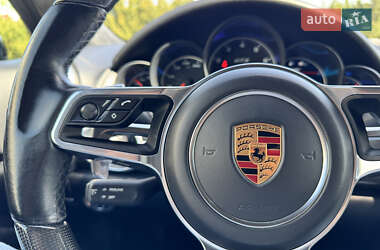 Внедорожник / Кроссовер Porsche Cayenne 2017 в 