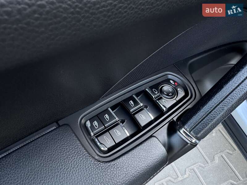 Внедорожник / Кроссовер Porsche Cayenne 2017 в Киеве