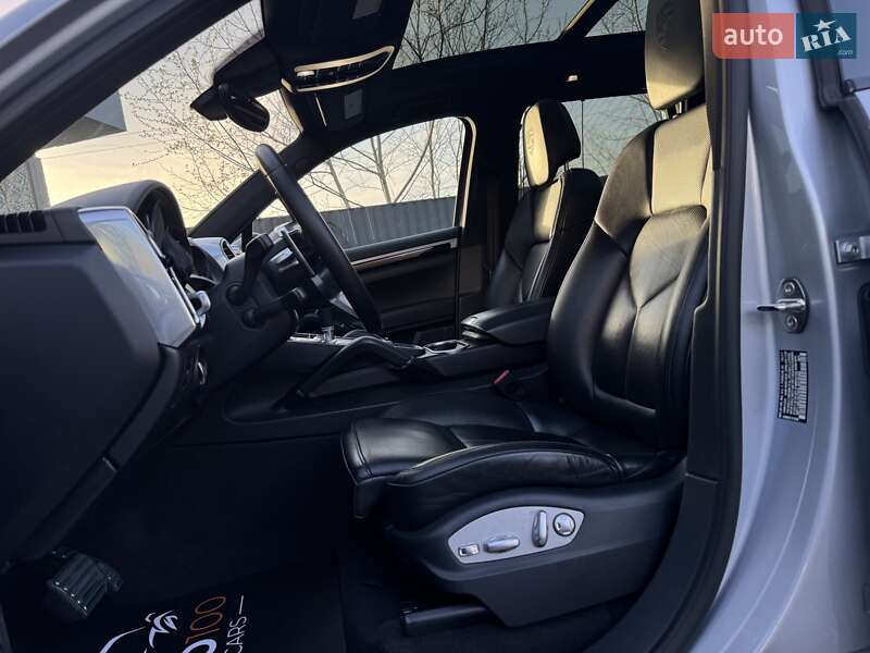 Внедорожник / Кроссовер Porsche Cayenne 2017 в Киеве