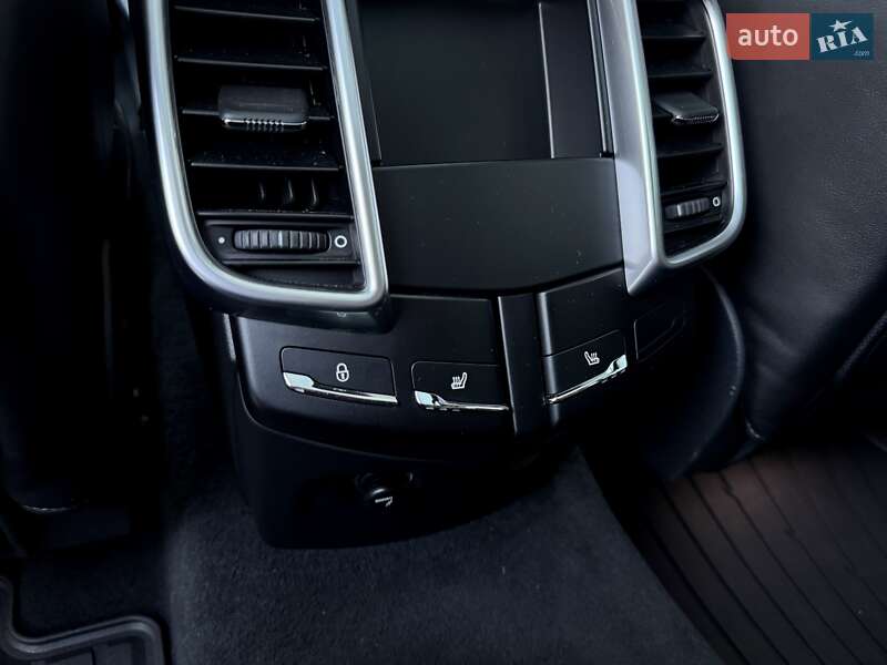 Внедорожник / Кроссовер Porsche Cayenne 2017 в Киеве