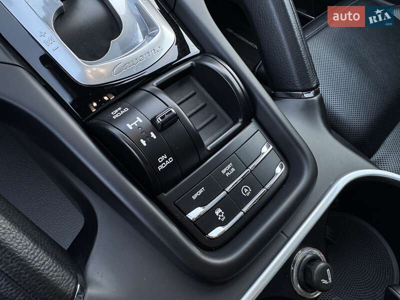 Внедорожник / Кроссовер Porsche Cayenne 2017 в Киеве