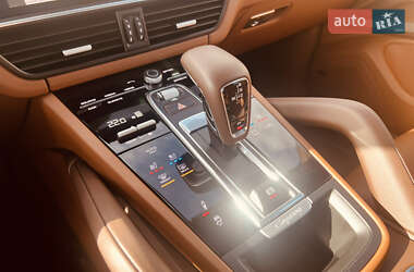 Позашляховик / Кросовер Porsche Cayenne 2022 в 