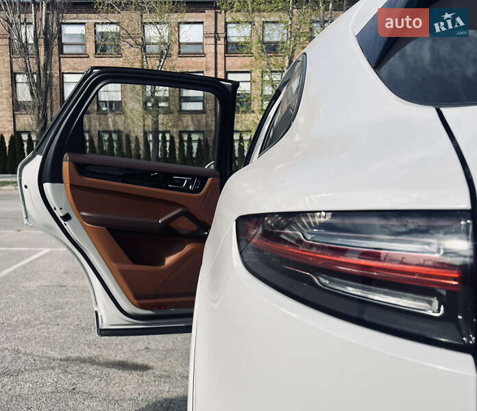 Позашляховик / Кросовер Porsche Cayenne 2022 в Києві