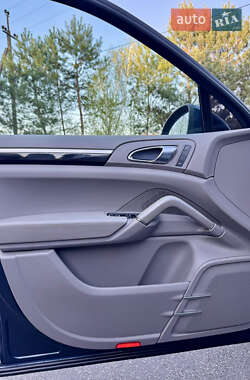 Внедорожник / Кроссовер Porsche Cayenne 2011 в 