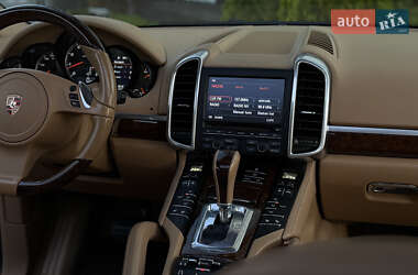 Позашляховик / Кросовер Porsche Cayenne 2012 в 