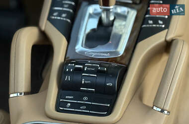 Позашляховик / Кросовер Porsche Cayenne 2012 в 