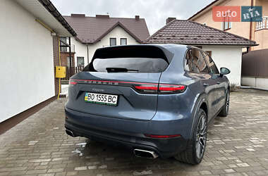 Внедорожник / Кроссовер Porsche Cayenne 2018 в 