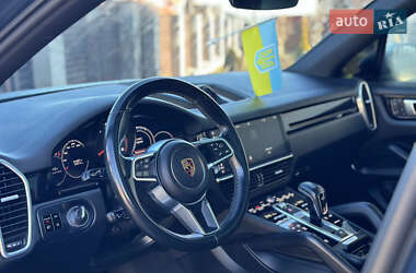 Внедорожник / Кроссовер Porsche Cayenne 2018 в 