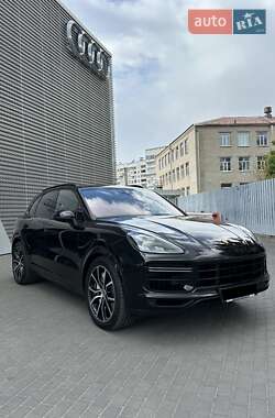 Позашляховик / Кросовер Porsche Cayenne 2018 в 