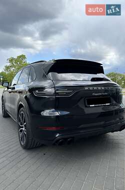 Позашляховик / Кросовер Porsche Cayenne 2018 в 