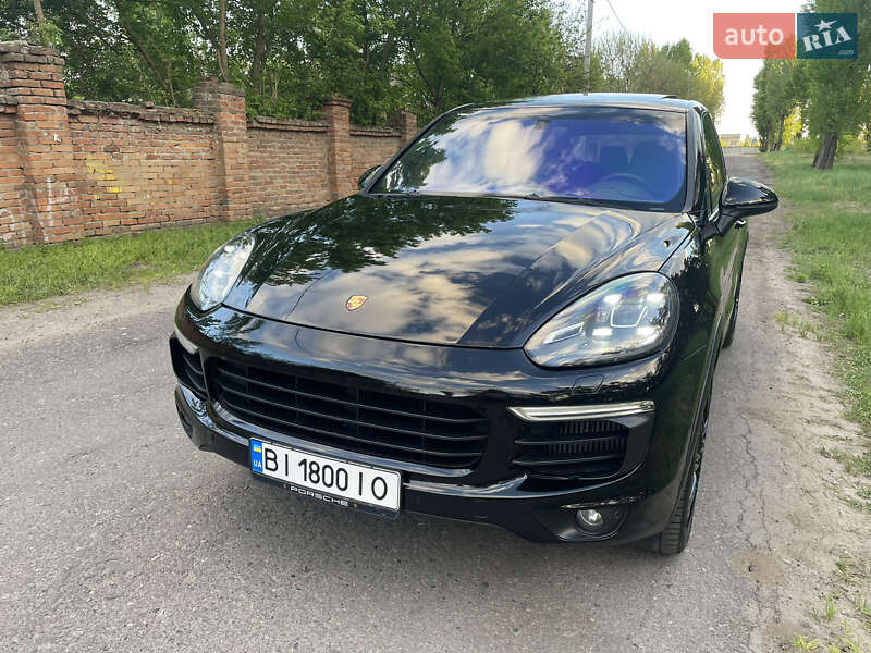 Внедорожник / Кроссовер Porsche Cayenne 2015 в Кременчуге
