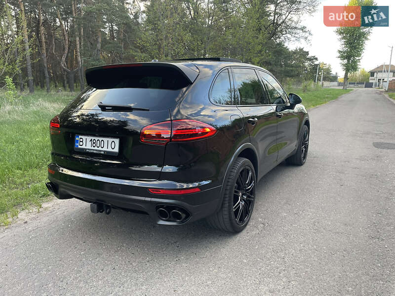 Внедорожник / Кроссовер Porsche Cayenne 2015 в Кременчуге