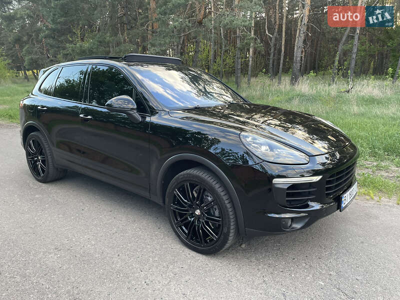 Внедорожник / Кроссовер Porsche Cayenne 2015 в Кременчуге