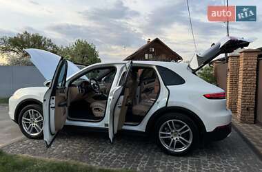 Внедорожник / Кроссовер Porsche Cayenne 2017 в 