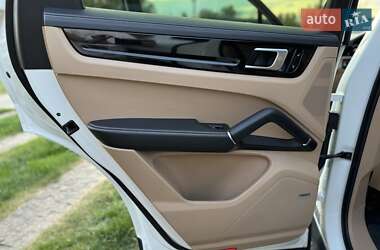 Внедорожник / Кроссовер Porsche Cayenne 2017 в 