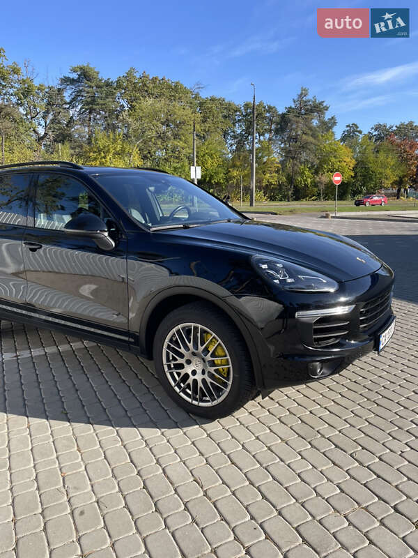 Позашляховик / Кросовер Porsche Cayenne 2017 в 