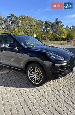 Внедорожник / Кроссовер Porsche Cayenne 2017 в 