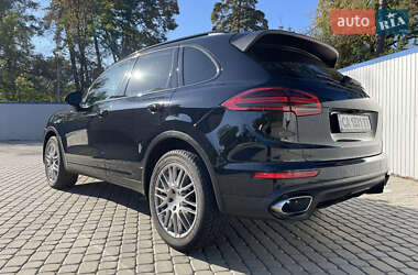 Внедорожник / Кроссовер Porsche Cayenne 2017 в 