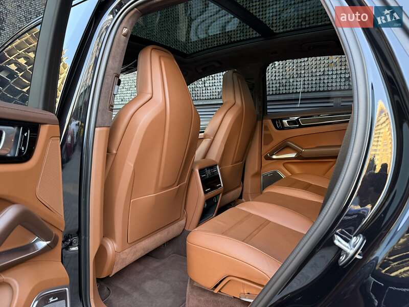 Позашляховик / Кросовер Porsche Cayenne 2018 в Києві