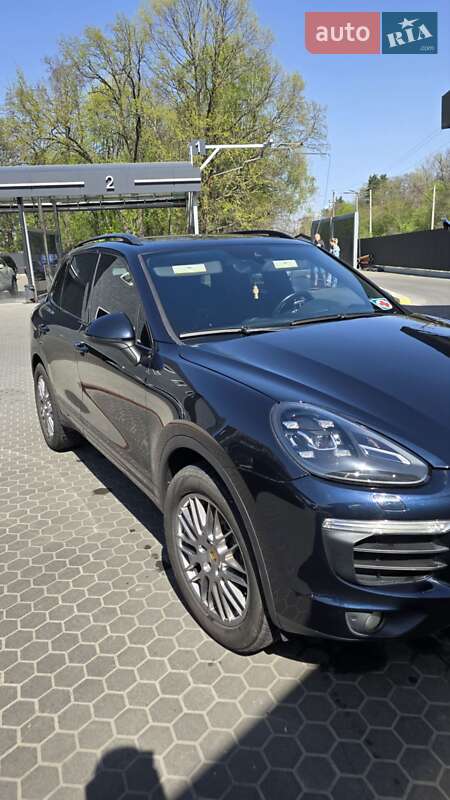 Позашляховик / Кросовер Porsche Cayenne 2015 в Києві