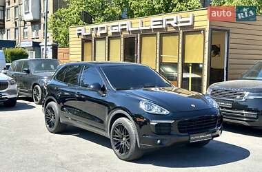 Внедорожник / Кроссовер Porsche Cayenne 2015 в Киеве