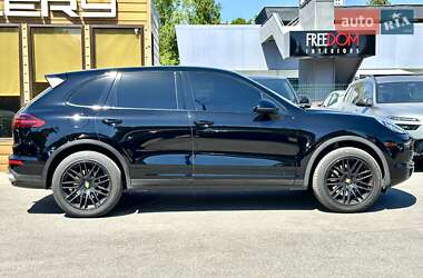 Позашляховик / Кросовер Porsche Cayenne 2015 в 