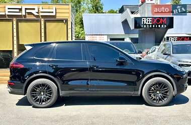 Позашляховик / Кросовер Porsche Cayenne 2015 в 