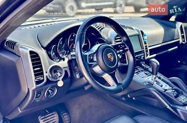 Позашляховик / Кросовер Porsche Cayenne 2015 в 