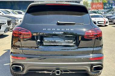 Позашляховик / Кросовер Porsche Cayenne 2015 в 