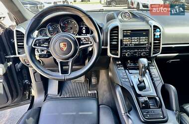 Позашляховик / Кросовер Porsche Cayenne 2015 в 