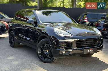 Внедорожник / Кроссовер Porsche Cayenne 2016 в 