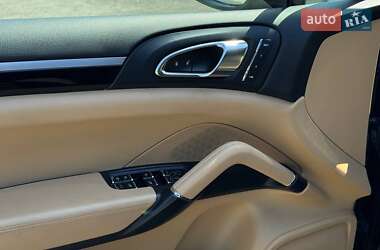 Внедорожник / Кроссовер Porsche Cayenne 2014 в 