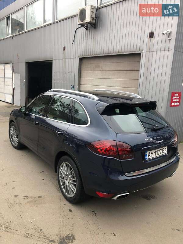 Внедорожник / Кроссовер Porsche Cayenne 2012 в Киеве