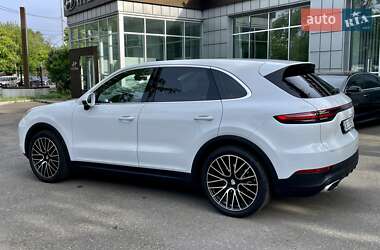 Внедорожник / Кроссовер Porsche Cayenne 2018 в 