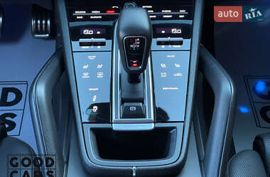 Внедорожник / Кроссовер Porsche Cayenne 2018 в 