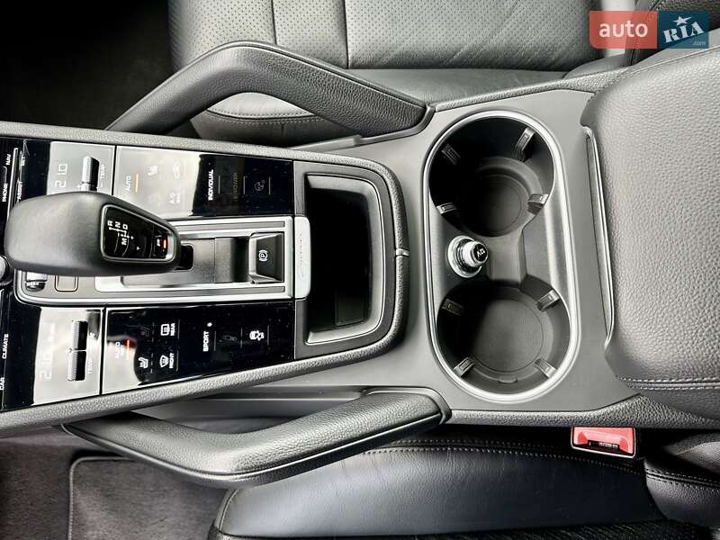 Внедорожник / Кроссовер Porsche Cayenne 2018 в Киеве