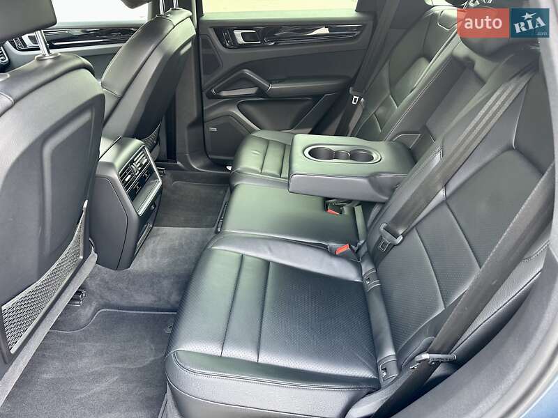 Внедорожник / Кроссовер Porsche Cayenne 2018 в Киеве