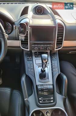 Внедорожник / Кроссовер Porsche Cayenne 2010 в 